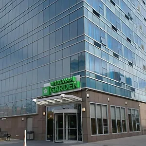 *** Hotel Wyndham Garden Long Island United States
